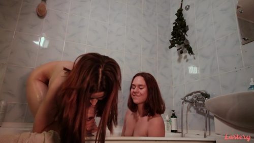 Lustery E702 Anca And Daniela Squish Slip And Soap