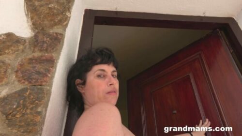 GrandMams – Emmita Smile Almost 50 And Still Wet