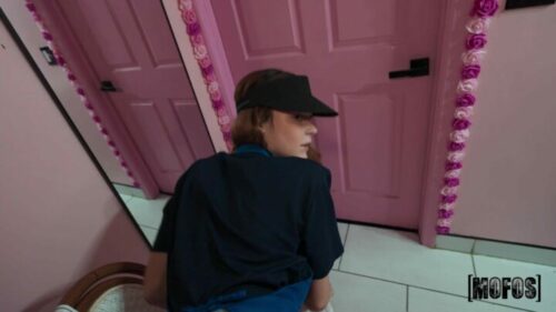 LetsPostIt – Della Cate Waitress Breaks For BFs Big Sub