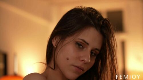 FemJoy – Amber Slassh Couch Confessions