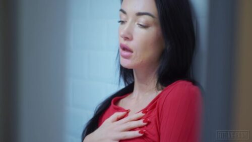 Fitting-Room – Zuzu Sweet Voyeur