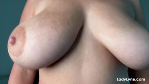 LadyLyne – Bouncing Boobs Slowmo