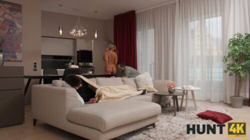 Hunt4K – Aspen Rein Knockin’ On Hell’s Door